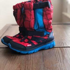 Stride Rite Toddler Kid/'s Made2Play Sneaker Boot Red Blue Spiderman